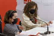 Las procuradoras del PSOE por Burgos Noelia Frutos y Virginia Jiménez comparecieron ayer para hablar de educación. SANTI OTERO