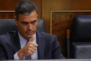 El presidente del Gobierno en funciones, Pedro Sánchez, en un pleno del Congreso.-JOSÉ LUIS ROCA