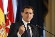El presidente de Ciudadanos, Albert Rivera, durante su intervención en un desayuno informativo de la tribuna Fórum Europa.-PACO CAMPOS (EFE)