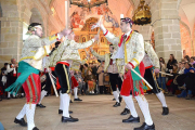 Un momento de la Danza del Paloteo en Hontoria del Pinar.-R. F.