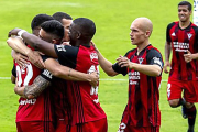 Los jugadores del Mirandés celebran un gol. LALIGA