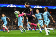 Messi controla el balón antes de marcar.-GETTY IMAGES / SAHUN BOTERILL