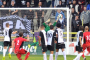 Imagen del gol que marcó Víctor Bravo y que supuso el 0-1 en el partido de ayer.-ISRAEL L. MURILLO
