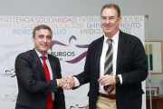 Rafael Barbero y Miguel Ángel Benavente sellan el acuerdo.-RAÚL G. OCHOA