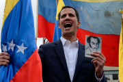 Trump reveló su decisión en un comunicado, minutos después de que Guaidó anunciara que asume las competencias del Ejecutivo venezolano.-EFE