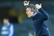 Lillo, dirigiendo al Vissel Kobe.-AFP