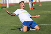 Juanma celebra uno de los goles que marcó con el Marbella.-ALSOLDELACOSTA.COM