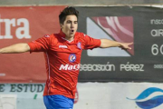 Fran Adeva celebra uno de los goles de la pasada campaña con La Roda.-
