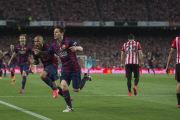 Messi celebra el primer gol del Barça en la final de la Copa del Rey ante el Athletic.-JORDI COTRINA