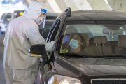 Imagen de una prueba PCR en el Covid Car. ISRAEL L. MURILLO