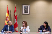 Los miembros de la Mesa de las Cortes y de la Junta de Portavoces celebran su primera reunión en esta legislatura-Ical