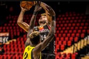 Jasiel Rivero fuerza la acción ofensiva ante la defensa del belga Sylla, ayer. FIBA / BCL