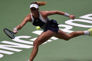 La tenista española Garbiñe Muguruza, durante el partido ante Petra Kvitova, disputado en Singapur.-AFP / MOHD FYROL