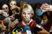 En el exterior le esperaban algunos manifestantes que le han proferido gritos e insultos.-
