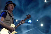 El guitarrista mexicano Carlos Santana.-AFP