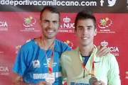 Dani Arce y Jesús Gómez posan con las medallas logradas en el Nacional.-ECB
