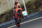 Marc Márquez (Honda) celebra el final del test de hoy, en Brno, donde estuvo cinco horas en la pista. /-ALEJANDRO CERESUELA