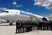 Posado en el aeropuerto Adolfo Suárez de la expedición española con destino a Rusia.-STRINGER