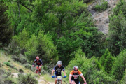 Un grupo de bikers ruedan en la Colina Triste 2018-ECB