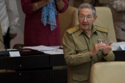 Raúl Castro habla en el Parlamento.-