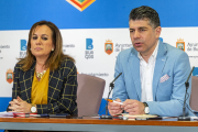 Los concejales de Ciudadanos Rosario Pérez Pardo y Vicente Marañón, ayer, en la rueda de prensa. SANTI OTERO