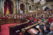 Un pleno del Parlament, que ahora entra en el parón veraniego.-FERRAN SENDRA