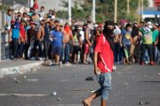 Habitantes de Tecun Uman  Guatemala  se enfrentan con migrantes hondurenos.-EFE