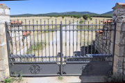 El pequeño fallecido estaba  jugando con su hermana y otros niños en la piscina con que cuenta esta finca particular, de cuyo cuidado se encargan sus padres.-I. L. M.