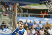 Cancar lanza a canasta en el choque frente a Tecnyconta Zaragoza en el Coliseum-Raúl G. Ochoa
