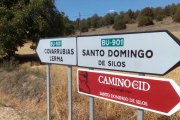 Las señales son de diversa tipología e incluyen indicaciones pero también información sobre puntos de la ruta.-ECB