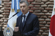 Macri pronuncia un discurso durante un almuerzo oficial con motivo de la visita del 'premier' japonés, Shinzo Abe, en Buenos Aires, el 21 de noviembre.-EFE / DAVID FERNÁNDEZ