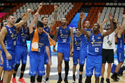 Los jugadores del San Pablo celebran la victoria lograda ante el Zaragoza. ACB PHOTO