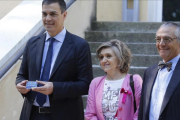 María Luisa Carcedo, junto con Pedro Sánchez, en una imagen de archivo.-/ AGUSTIN CATALAN