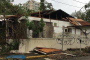 Daños causados en una casa tras el paso del huracán, en San Juan (Puerto Rico), el 21 de septiembre-EFE / JORGE MUNIZ