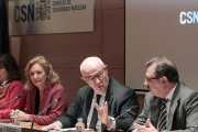 (De izq. a dcha.), Cristina Narbona, Rosario Velasco y Fernando Marti Scharfhausen, Fernando Castelló, durante la rueda de prensa de ayer.-ICAL