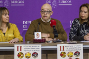 El diputado provincial de Cultura Luis Jorge del Barco, junto a la presidenta de la asociación, Isabel Torrientes (izq) y la alcaldesa Raquel Torrientes (dch).-S. O.