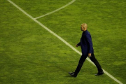 El entrenador del Rayo Vallecano Paco Jémez se retira del estadio tras el duelo ante el Espanyol-JOSÉ LUIS ROCA