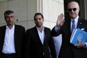 De Mistura, mediador de la ONU para Siria, abandona su residencia en Damasco, el 11 de abril.-EFE / YOUSSEF BADAWI