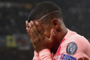 Malcom se emociona tras marcar su primer gol con el Barça.-EL PERIÓDICO