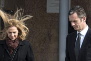 Cristina de Borbón y Grecia e Iñaki Urdangarin, a su salida de la Escuela Balear de Administración Pública, donde se celebra el juicio, ayer en Palma.-EFE / CATI CLADERA