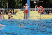 El protocolo derivado de la prevención del Covid establece que antes de meterse en el agua es obligatorio darse una ducha.  RAÚL OCHOA
