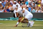 Nadal se lamenta, en un juego del largo partido que disputó ayer ante Muller en Londres.-GETTY IMAGES / DAVID RAMOS