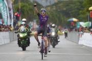 Alex Molenaar (Burgos BH) celebra su triunfo en Langkawi