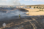 Labores de extinción del incendio declarado en Orbaneja Río Pico. BOMBEROS DE BURGOS