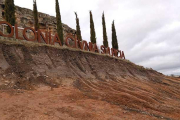 El pasado año se halló un tramo de calzada, por lo que Patrimonio  pidió la excavación de la parcela completa en la que se han hallado 15 vestigios más.-ECB