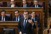 Mariano Rajoy responde en la sesión de control del Congreso, ayer.-JUAN MANUEL PRATS