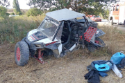 El vehículo todoterreno, que se salió de la carretera, presentaba este aspecto después del accidente.-G.G.