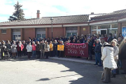 Una de las concentraciones en Roa para pedir más médicos para su centro de salud. L. V.