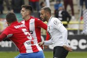 Elliot acosado por dos contrarios en el choque ante el Navalcarnero.-SANTI OTERO