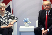 La primera ministra británica, Theresa May, y el presidente de EEUU, Donald Trump, en la cumbre del G-20 en Hamburgo.-AFP / SAUL LOEB